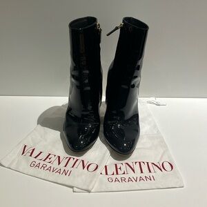 Valentino boots shiny black a forever item. Size 38 1/2